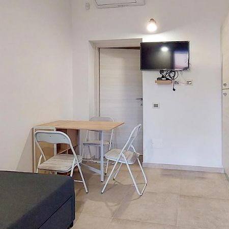 Appartamento Brigida Bilocale 2 Posti Vicino Al Centro San Teodoro  Exterior photo